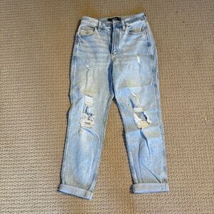 Hollister Ultra High Rise MOM JEANS